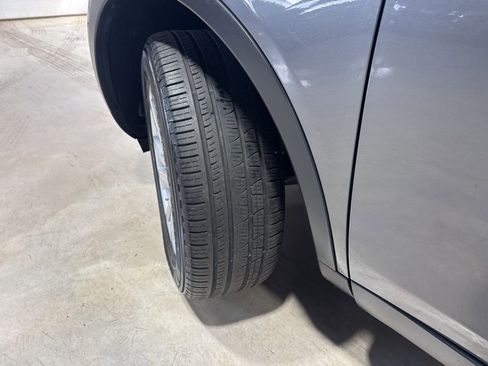 Used 2019 Land Rover Discovery Sport HSE AWD/4WD image 3
