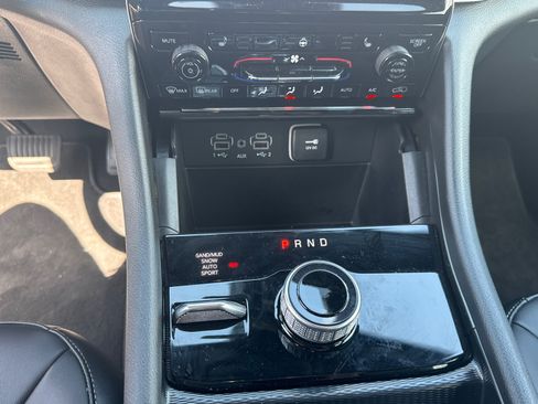 Used 2025 Jeep Grand Cherokee Limited AWD/4WD image 29