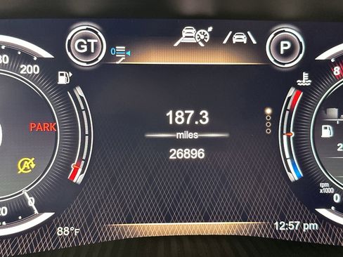 Used 2023 Aston Martin DBX image 15