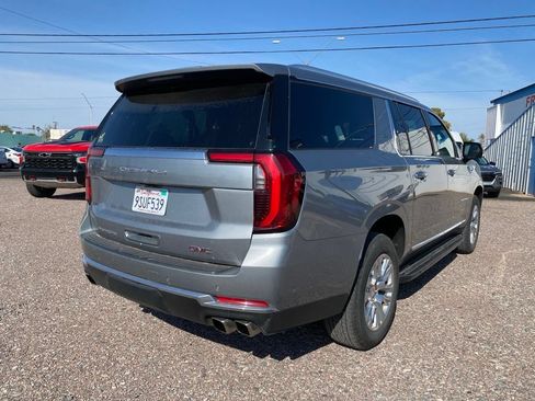 Used 2025 GMC Yukon XL Denali AWD/4WD image 8