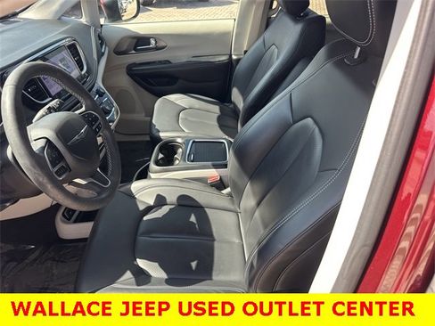 Certified 2023 Chrysler Pacifica Touring-L image 18
