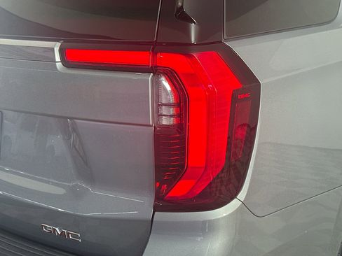 Used 2025 GMC Yukon Denali RWD image 34