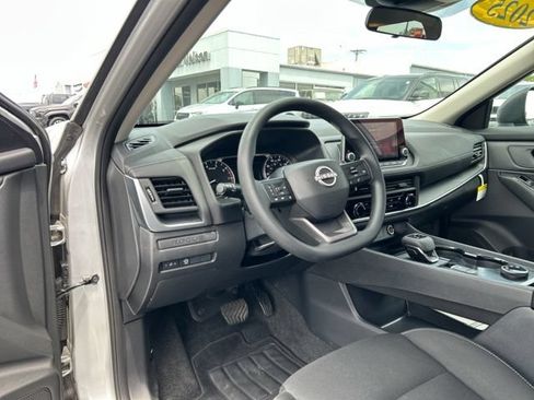 Used 2025 Nissan Rogue S AWD/4WD image 75