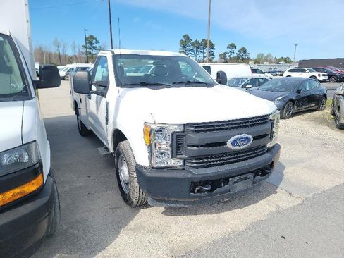 Used 2017 Ford F250 XL RWD image 2