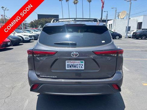Used 2021 Toyota Highlander L FWD image 6