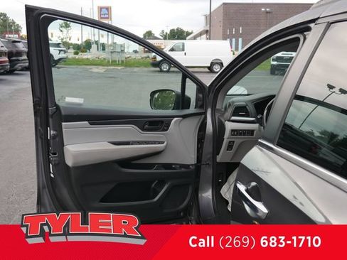 Used 2018 Honda Odyssey EX-L image 19