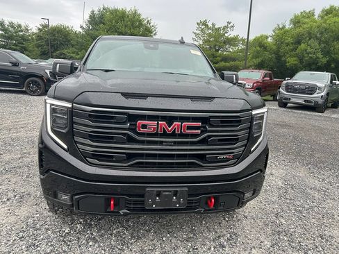 Used 2025 GMC Sierra 1500 AT4 w/ Technology Package AWD/4WD image 3