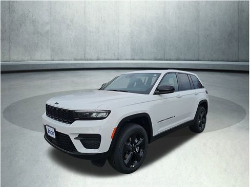 New 2025 Jeep Grand Cherokee Altitude image 2