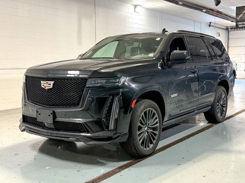 Certified 2024 Cadillac Escalade V w/ LPO, ONYX Package image 2