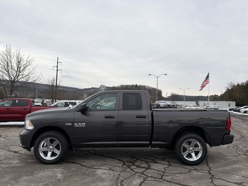 Used 2018 RAM 1500 Express w/ Express Value Package image 9