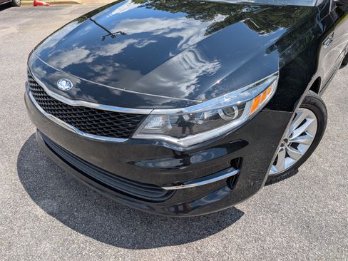 Used 2018 Kia Optima LX w/ 17" Alloy Wheels Package FWD image 13