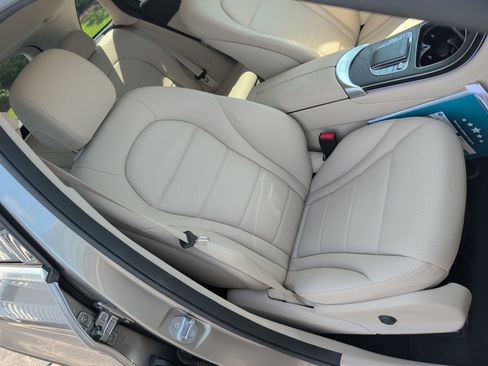 Used 2020 Mercedes-Benz GLC 300 4MATIC image 32