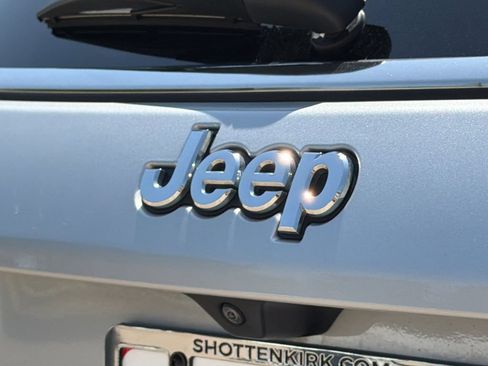Used 2025 Jeep Compass Limited AWD/4WD image 11