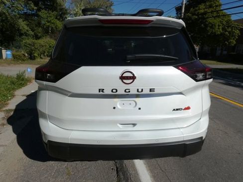 New 2026 Nissan Rogue SV image 4