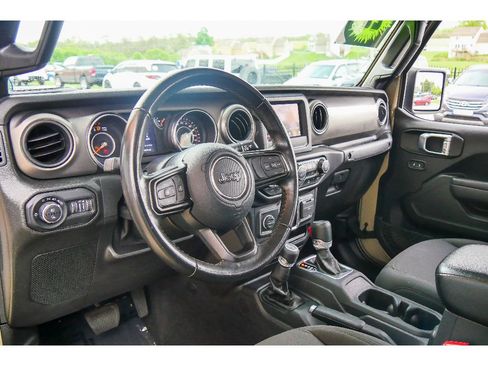 Used 2022 Jeep Gladiator Sport AWD/4WD image 11