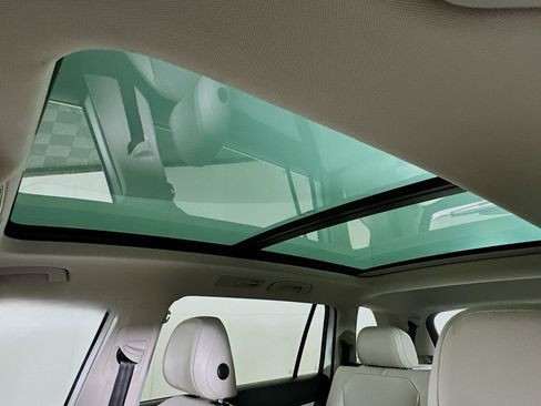 Used 2020 Volkswagen Tiguan SE w/ Panoramic Sunroof Package FWD image 25