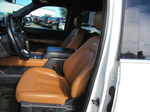Used 2022 Ford Expedition Platinum AWD/4WD image 13