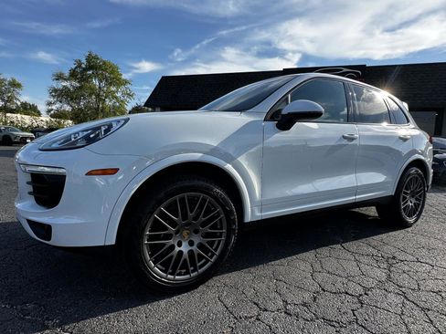 Used 2018 Porsche Cayenne Platinum Edition w/ Premium Package image 3
