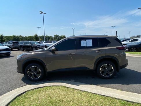 Used 2024 Nissan Rogue SV w/ SV Premium Package AWD/4WD image 4