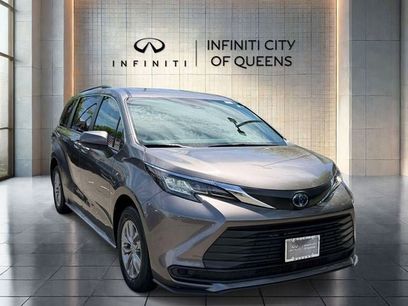 Used 2022 Toyota Sienna LE