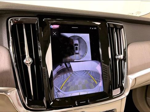 Used 2025 Volvo V90 B6 Cross Country Plus w/ Protection Package Premier AWD/4WD image 12