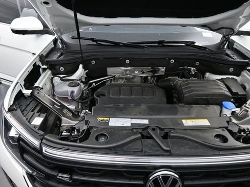 Used 2025 Volkswagen Atlas Cross Sport SEL Premium R-Line AWD/4WD image 32