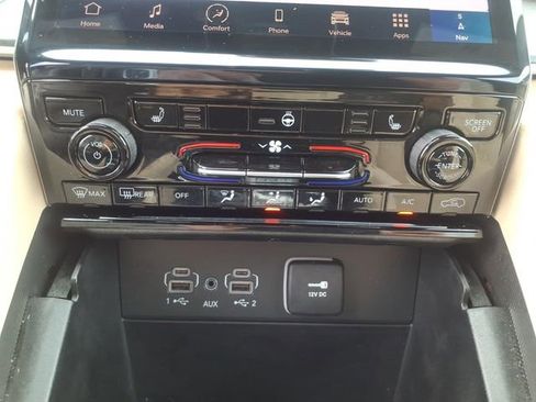 Used 2024 Jeep Grand Cherokee L Limited w/ Black Appearance Package image 10