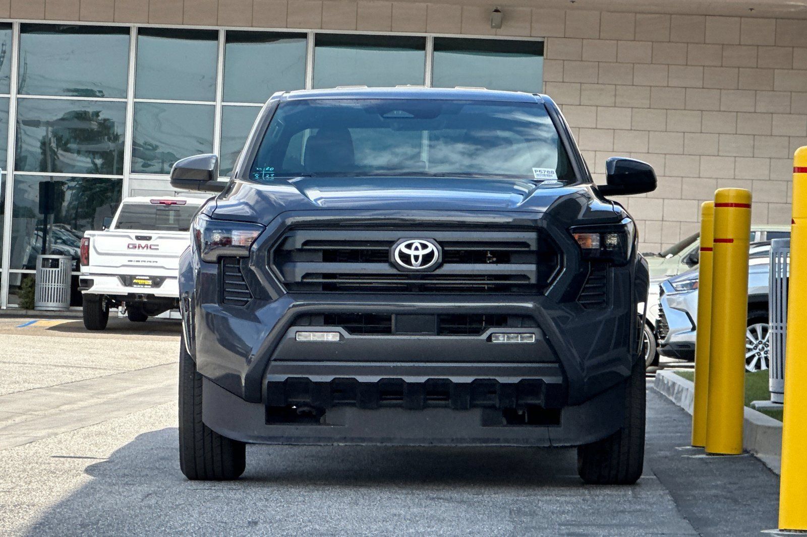 Used 2025 Toyota Tacoma SR5 AWD/4WD image 9