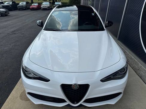 Used 2022 Alfa Romeo Giulia Veloce AWD/4WD image 9