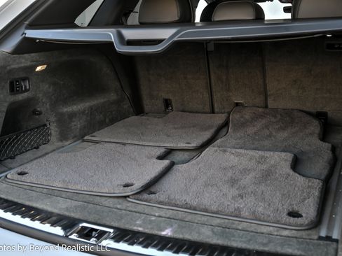 Used 2023 Bentley Bentayga image 16