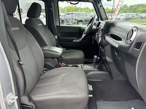 Used 2018 Jeep Wrangler Unlimited Sahara AWD/4WD image 23