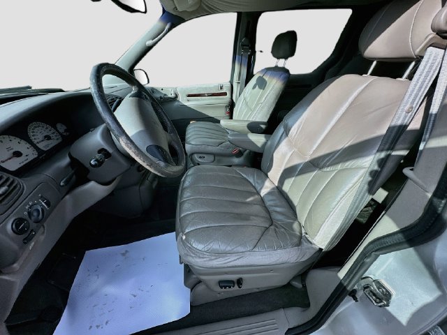 Used 2000 Chrysler Town & Country Limited AWD/4WD image 19