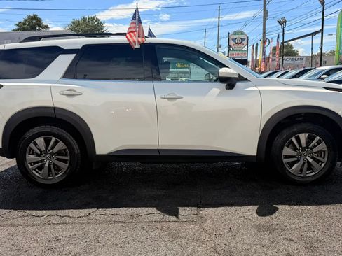 Used 2024 Nissan Pathfinder SV FWD image 11