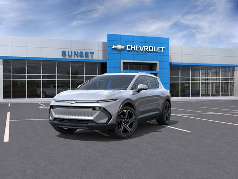 New 2026 Chevrolet Equinox EV LT w/ Convenience Package II AWD/4WD image 8