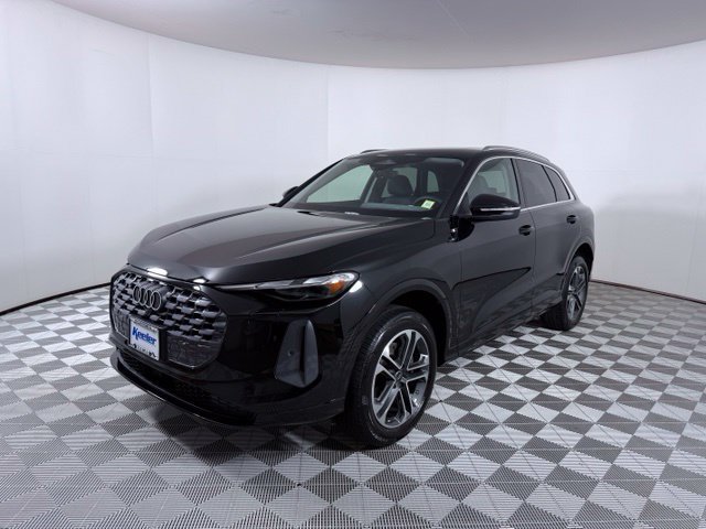 Used 2025 Audi Q5 Premium w/ Convenience Package AWD/4WD image 3