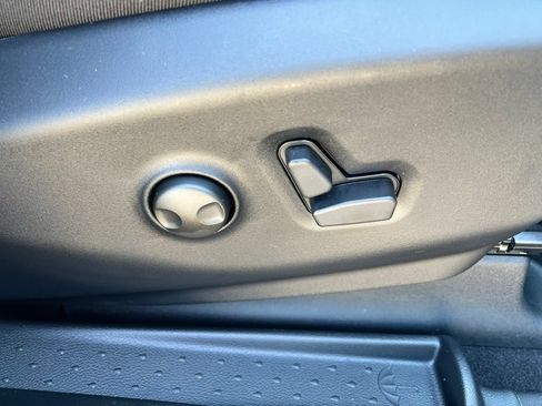 New 2027 Chrysler Pacifica Limited FWD image 11