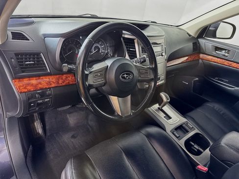 Used 2010 Subaru Outback 2.5i Limited AWD/4WD image 9