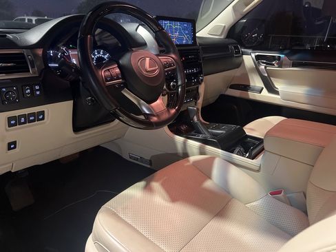 Used 2022 Lexus GX 460 Luxury w/ Sport Design Package image 9