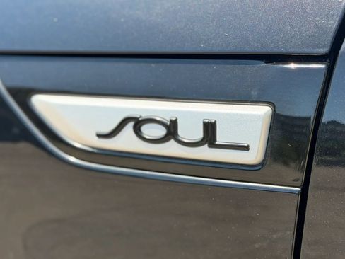 Used 2015 Kia Soul FWD image 11