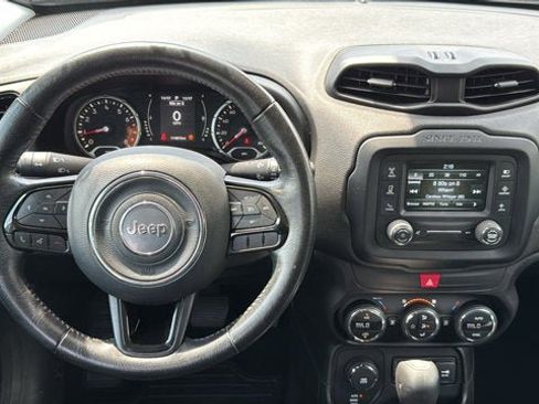 Used 2016 Jeep Renegade Latitude AWD/4WD image 27