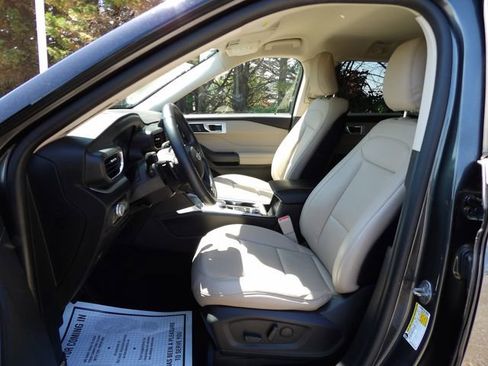 Used 2020 Ford Explorer XLT w/ Equipment Group 202A AWD/4WD image 16