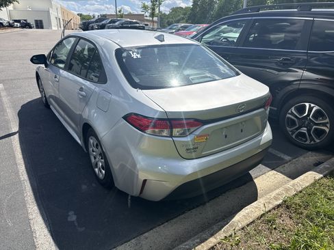 Used 2025 Toyota Corolla LE w/ Convenience Package FWD image 9