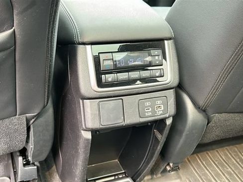 Used 2023 Subaru Ascent Limited w/ Technology Package AWD/4WD image 27