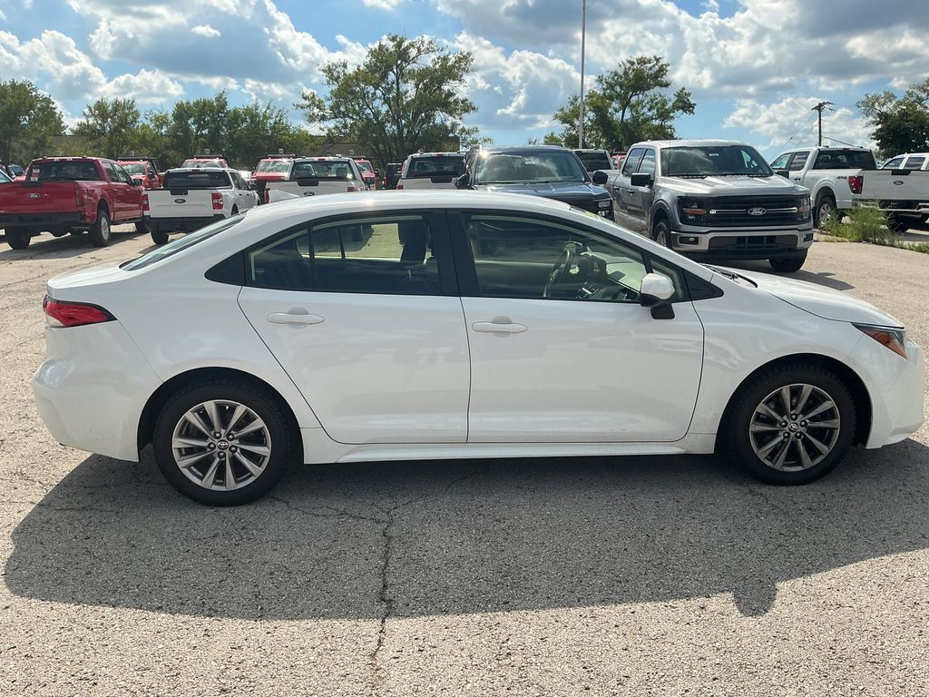 Used 2023 Toyota Corolla LE w/ LE Convenience Package FWD image 5