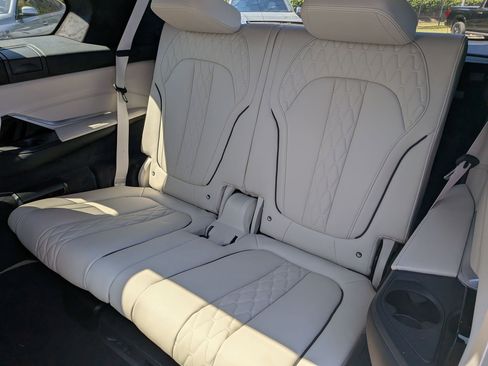Used 2026 BMW X7 M60i AWD/4WD image 34