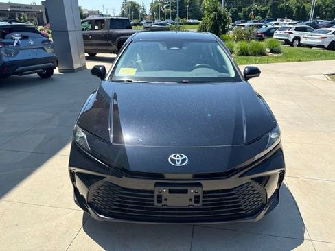 Used 2025 Toyota Camry LE AWD/4WD image 2