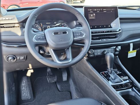 New 2026 Jeep Compass Latitude image 32