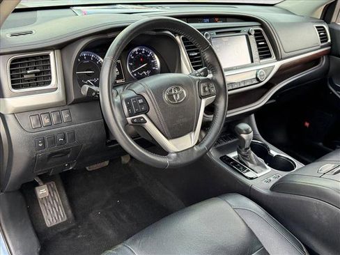 Used 2014 Toyota Highlander Limited FWD image 10