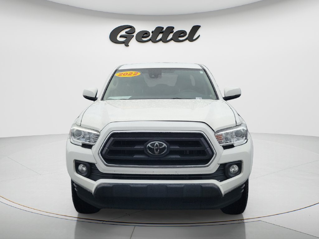 Used 2022 Toyota Tacoma SR5 w/ Technology Package RWD image 2