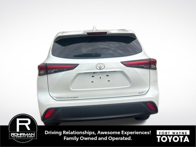 Used 2022 Toyota Highlander XLE FWD image 3